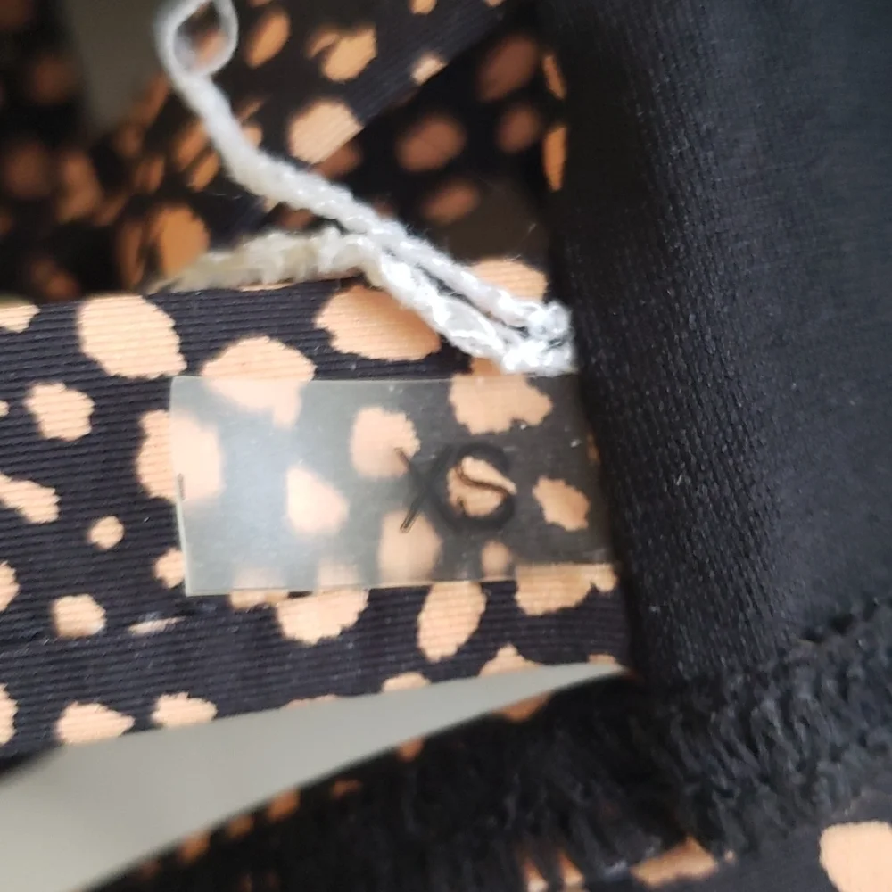 Seafolly Safari Spot Black Active Crop Top Sports Bra Size XS NWOT